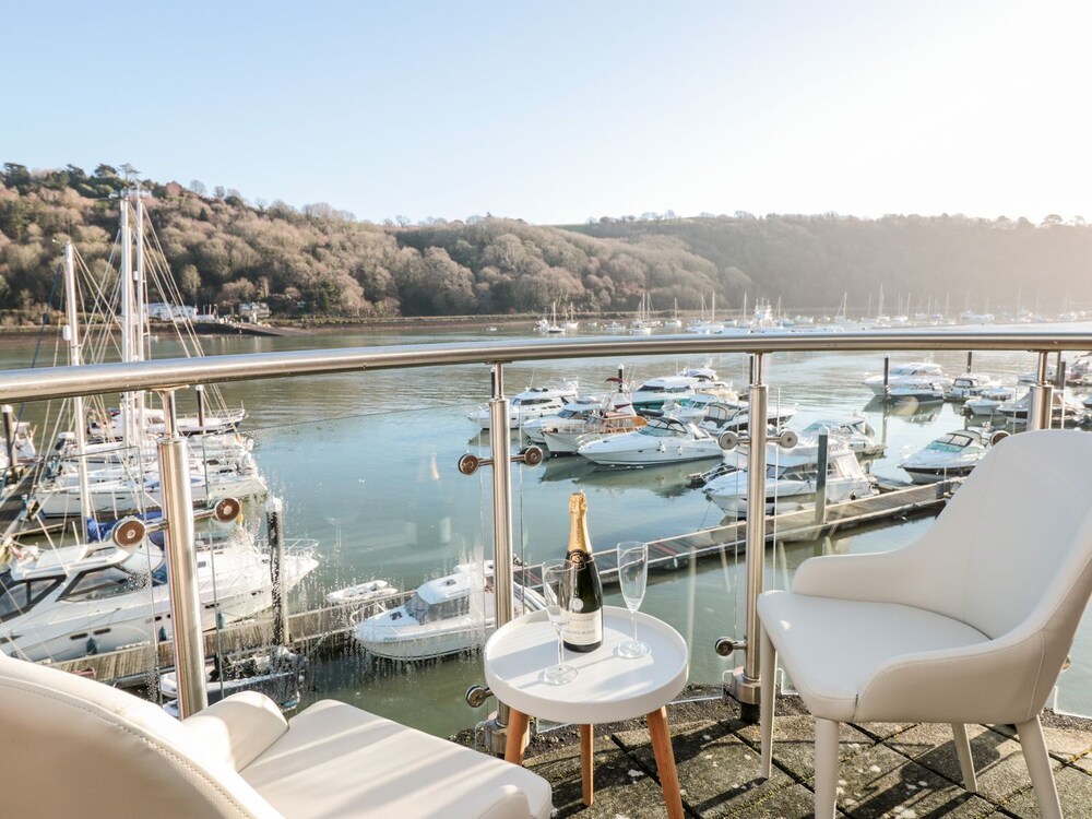 34 Dart Marina
