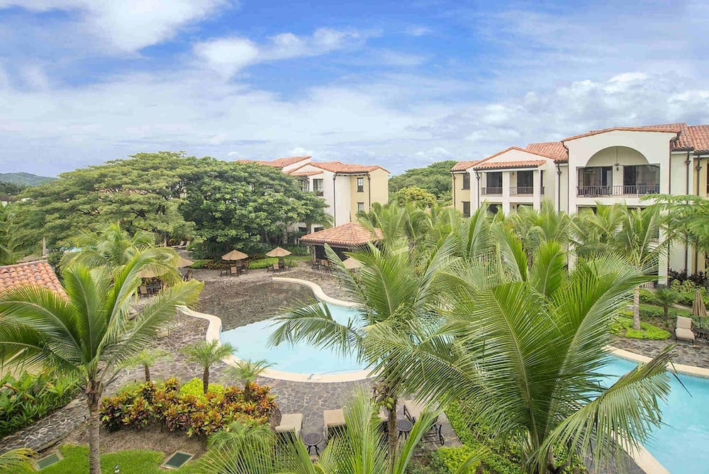 Impressively designed and decorated 3rd-floor space overlooking pool in Coco view 5