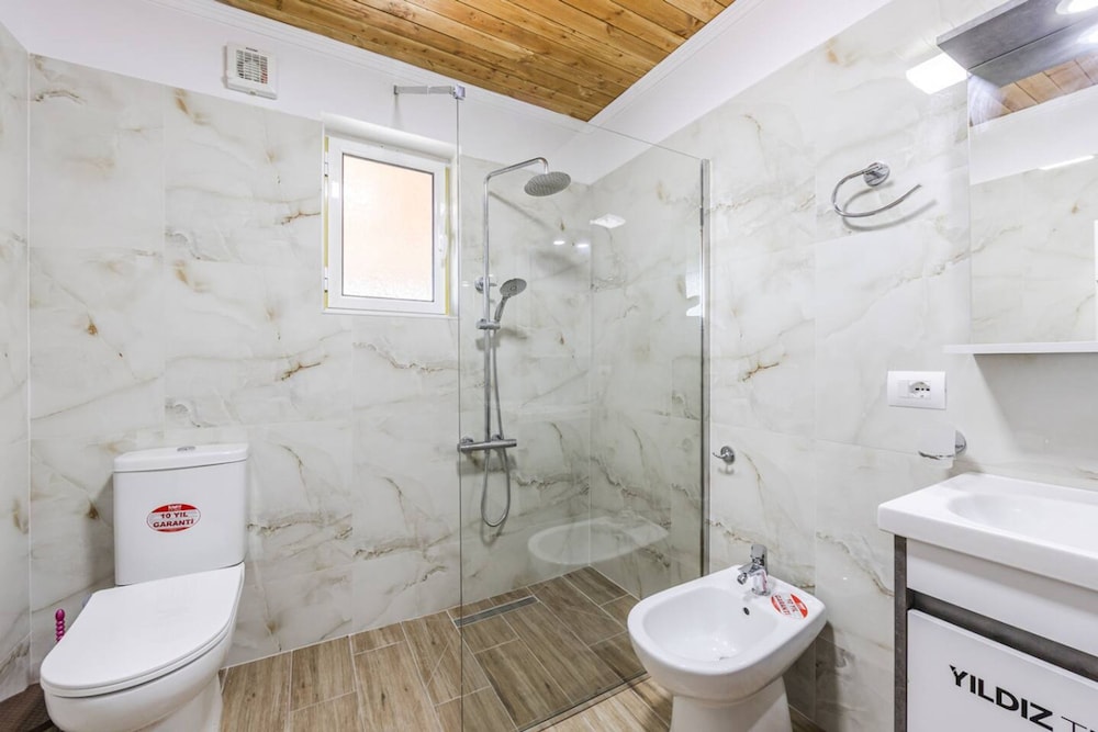 Hillside Apartment Gjirokast r