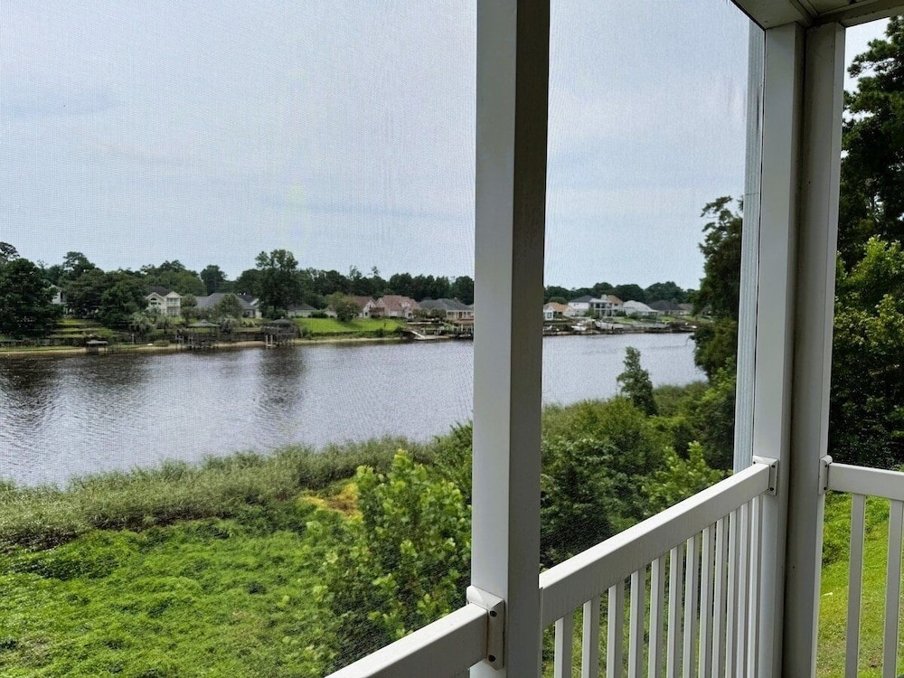 Waterway Village 27f 2 Bedroom Condo