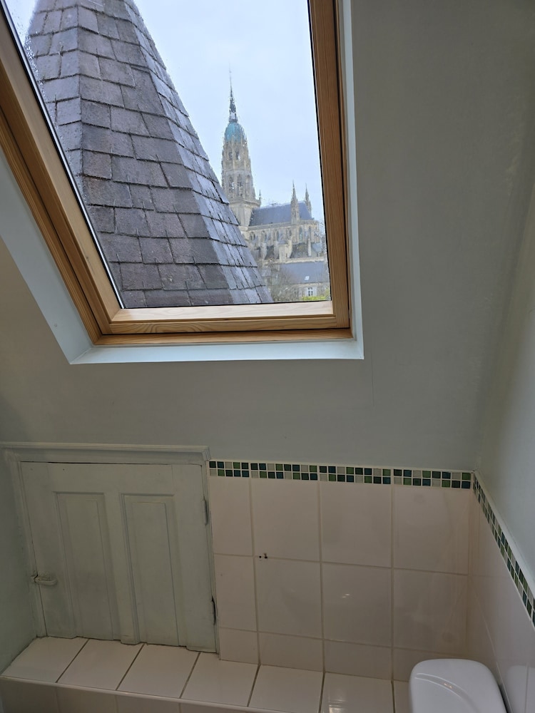 Castel Bayeux Guesthouse