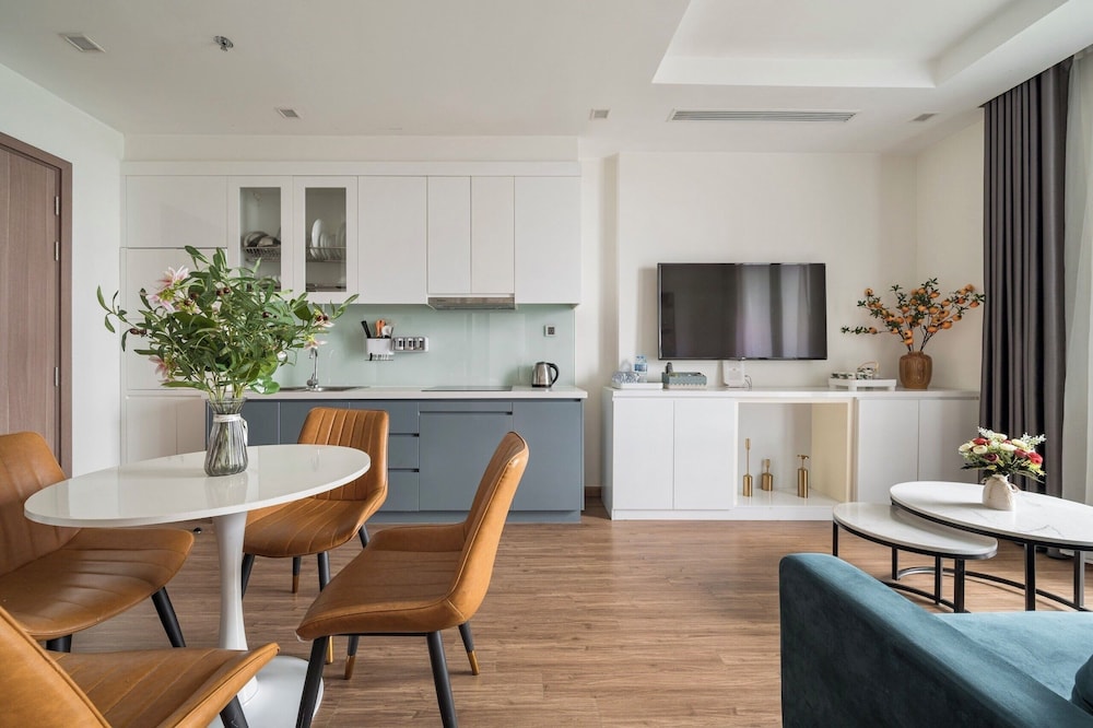 Sunny - Vinhomes GreenBay Residences