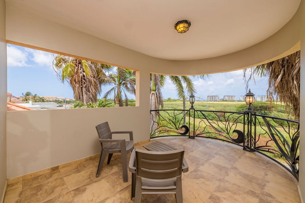 Amazing 4br4ba Villa w Pool Birdsanctuary Views