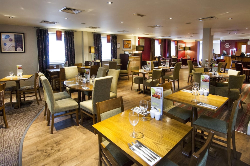 Premier Inn Leeds City - Elland Road — photo 6