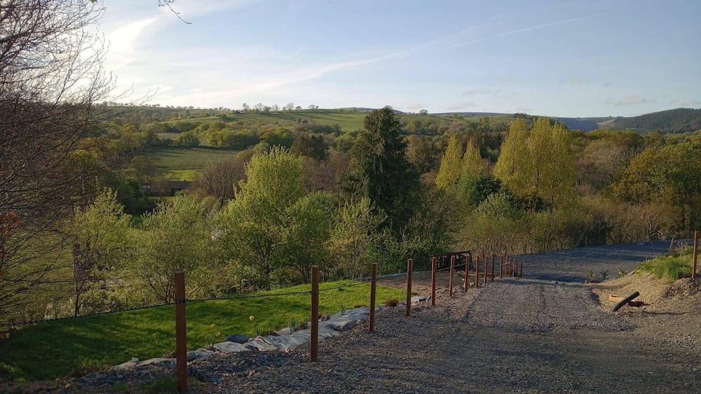 Llandovery - Cabin - Sleeps 2 - Parking - Garden