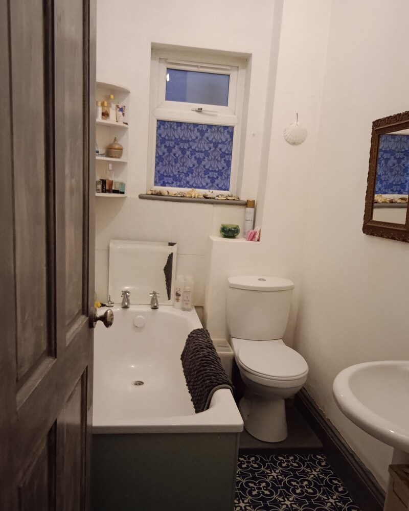 Captivating 2-bed Hideaway Apartment in Gloucester view 5