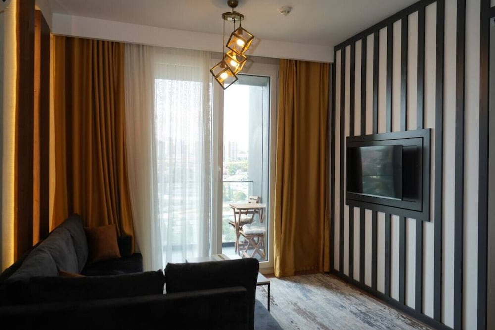 Lovely 1 1 Apartment w Terrace Near Mail of IST