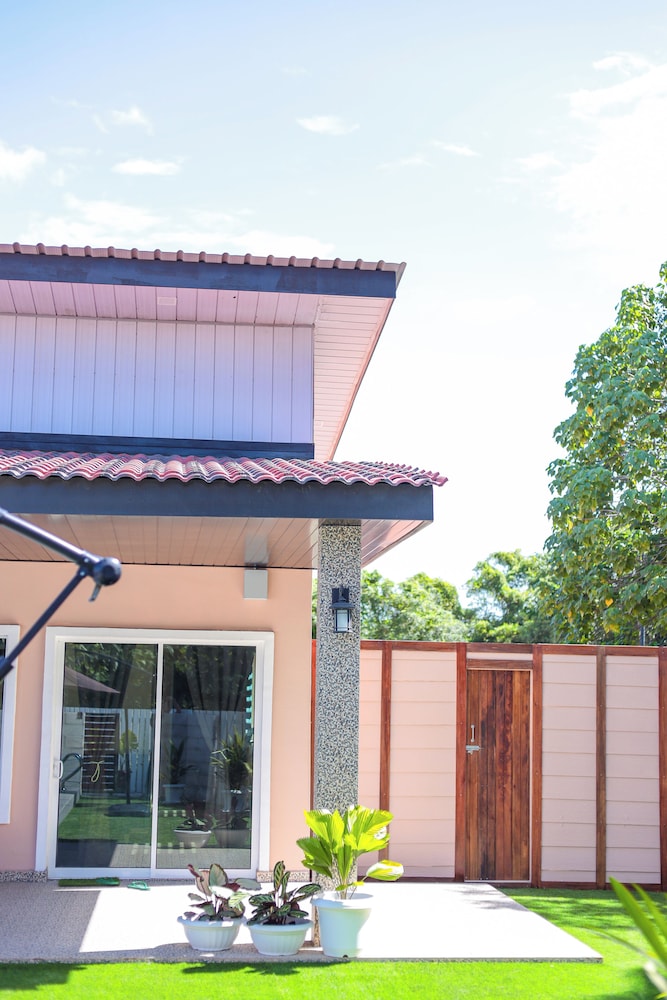 D' Village Cottage 2 – Private Pool Villas