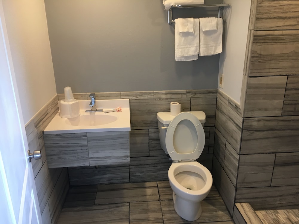 Bellflower Travel Inn