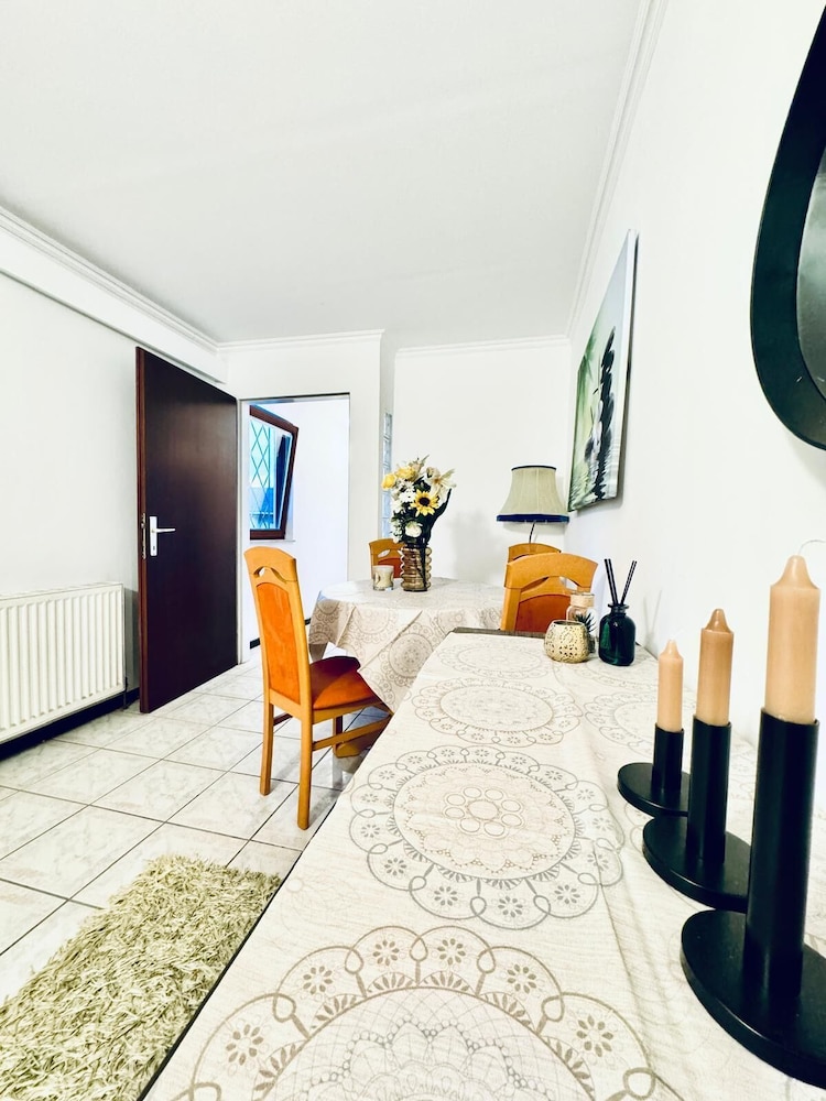 7 private Rooms in a spacious Villa
