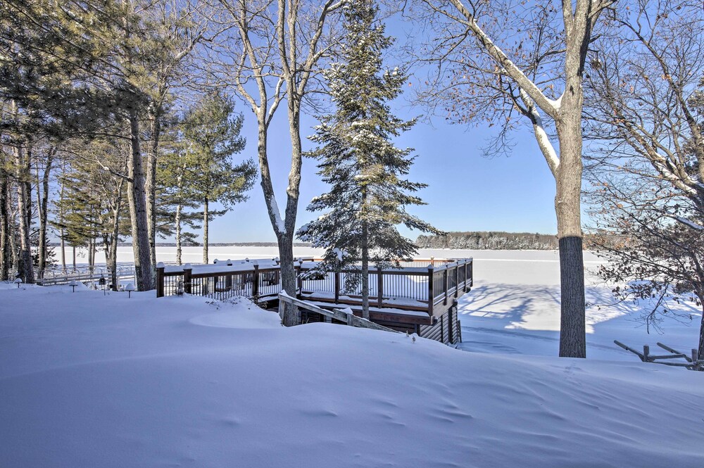 Lakefront Cabin w/ Proximity to Attractions!