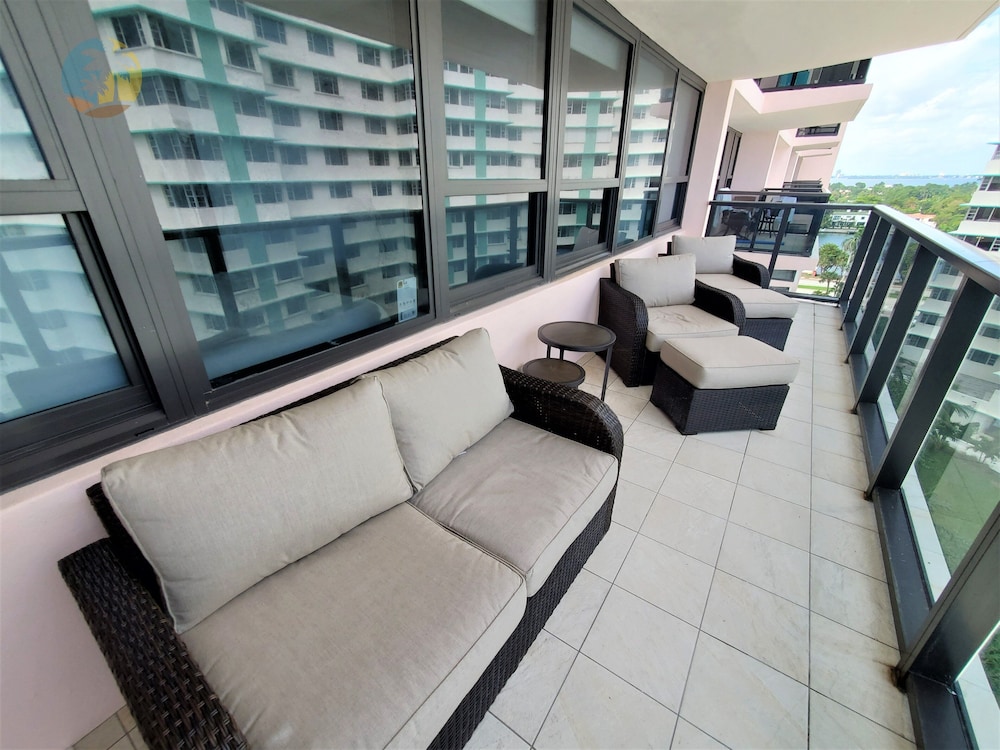 Alexander 1104 3 Bedroom Condo