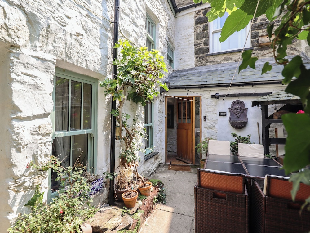 Tyn Y Coed Cottage