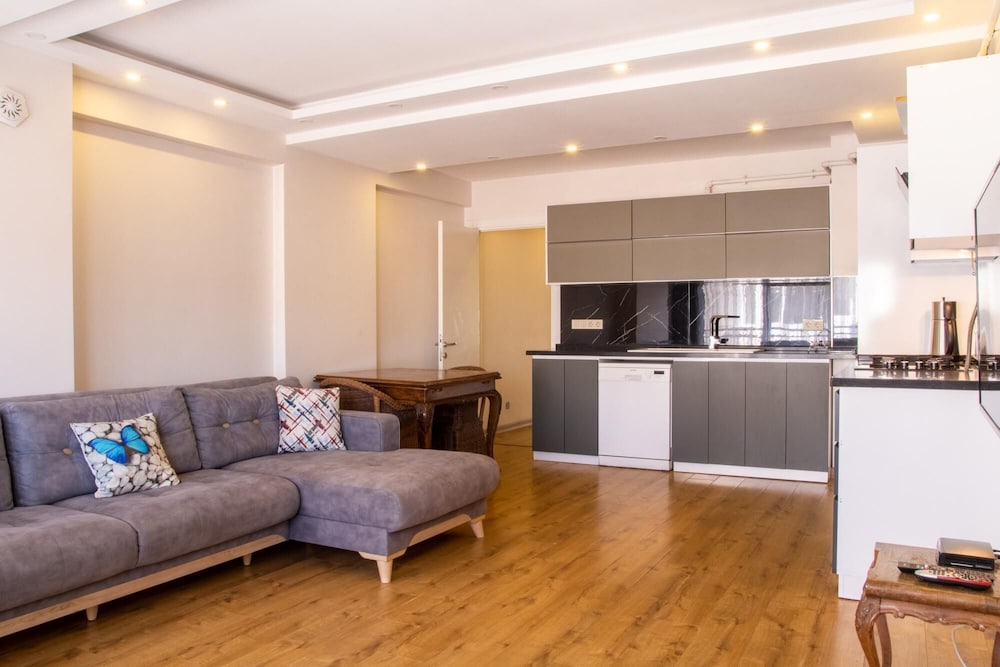 Magnificent Flat With Jacuzzi in Karsiyaka view 4