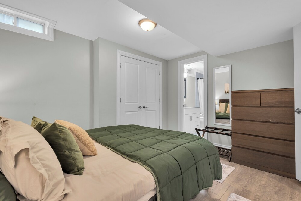 Mississauga Manor - Meadowvale