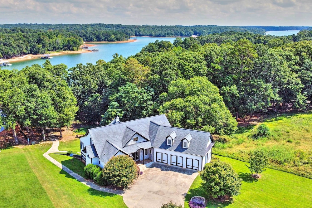 Miscellaneous Market Vacations - Upscale Family Home w/ Dock on Lake Hartwell! - Property Image 1