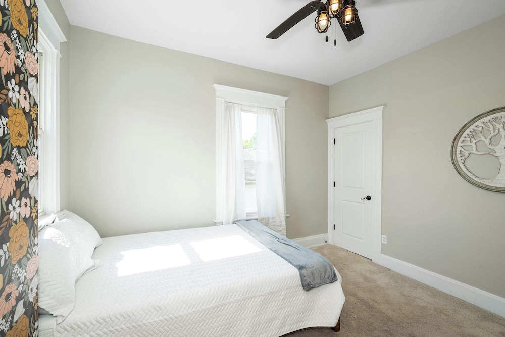 Ludlow Lodge w/ City Views