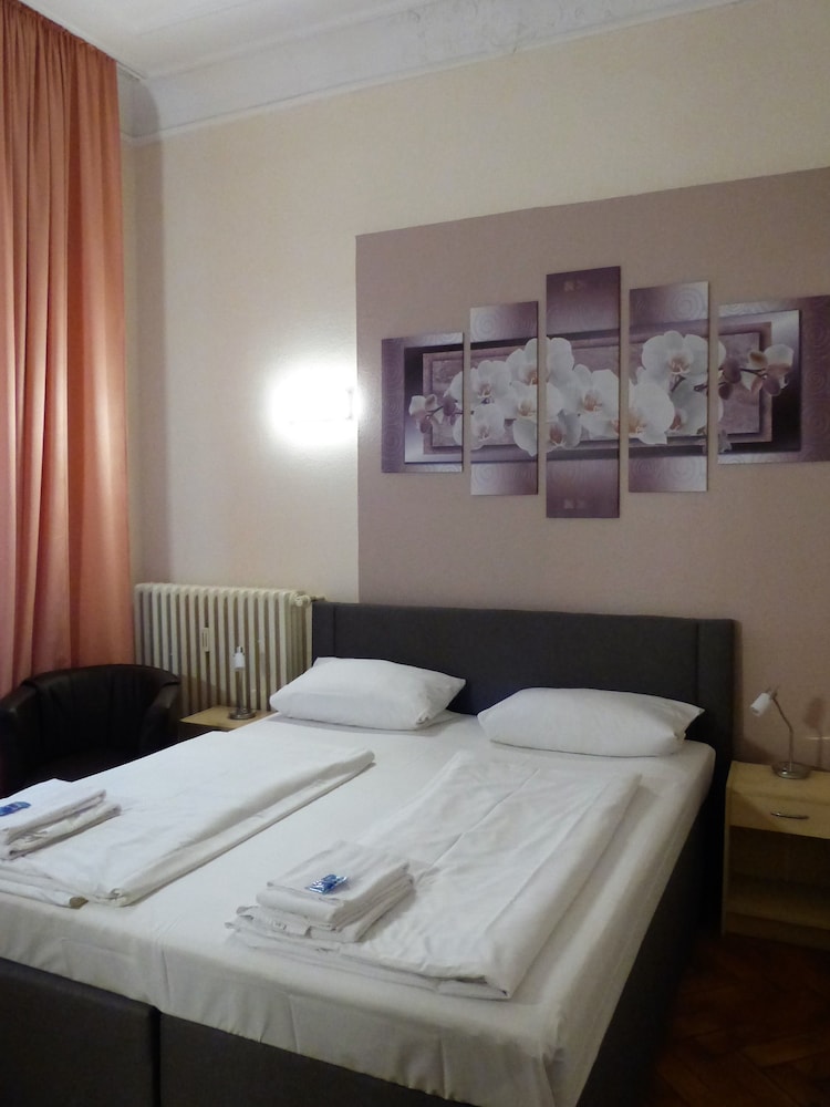Hotel Pension Elegia am Kurfürstendamm