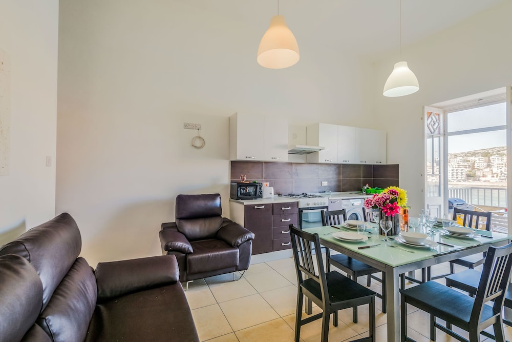Blue Harbour 1 Seafront Holiday 2-bedroom Apartment With Terrace St Pauls Bay photo 4