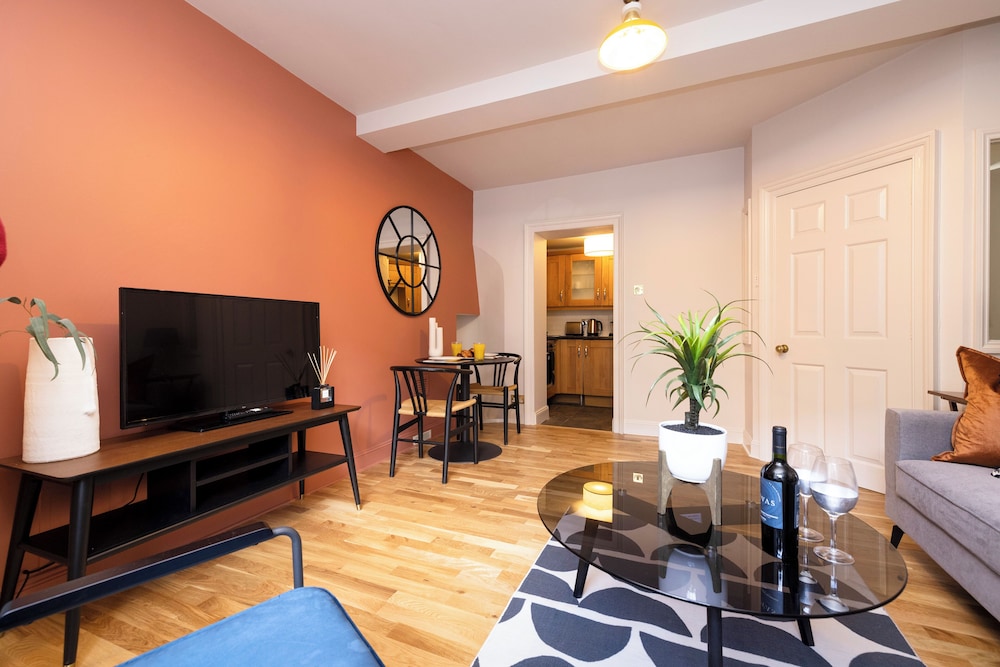 JOIVY Modern 1-bed flat in New Town
