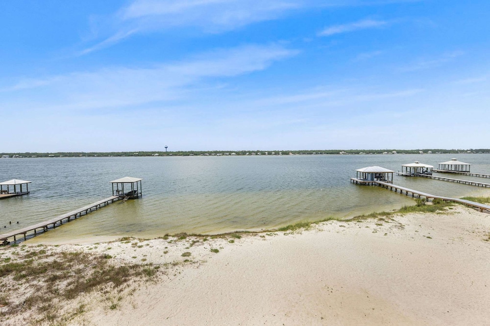 Beach Blessing- Pool Elevator Sleeps 16 SIX Bedrooms 6 Baths