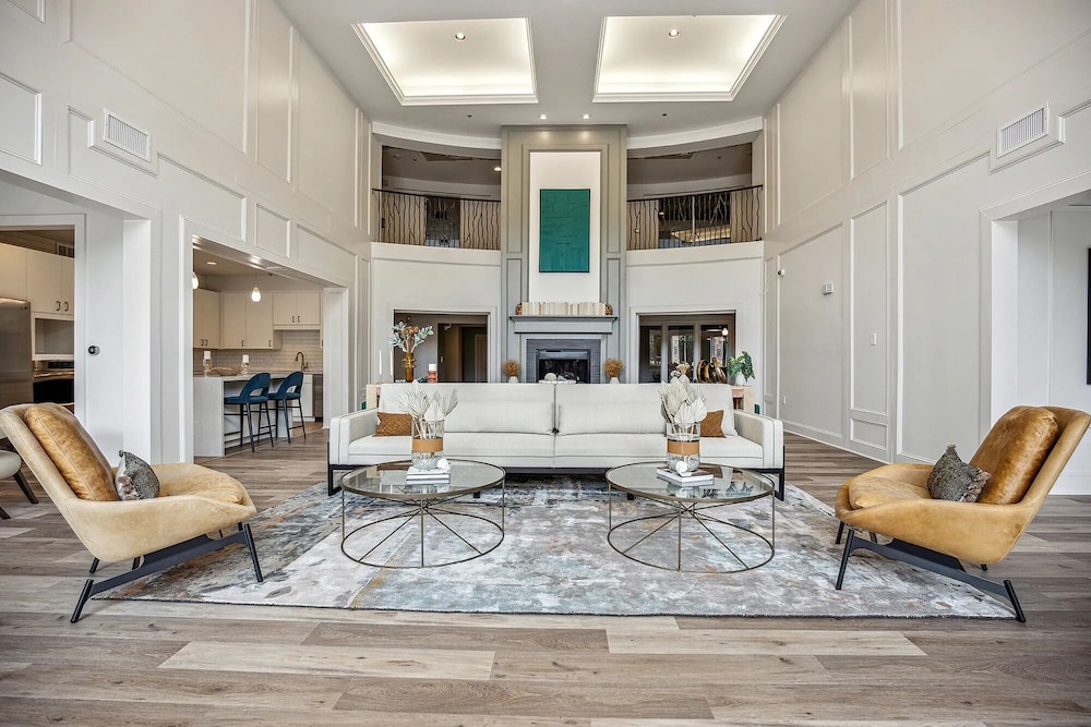 Landing Weston Lakeside Apartments