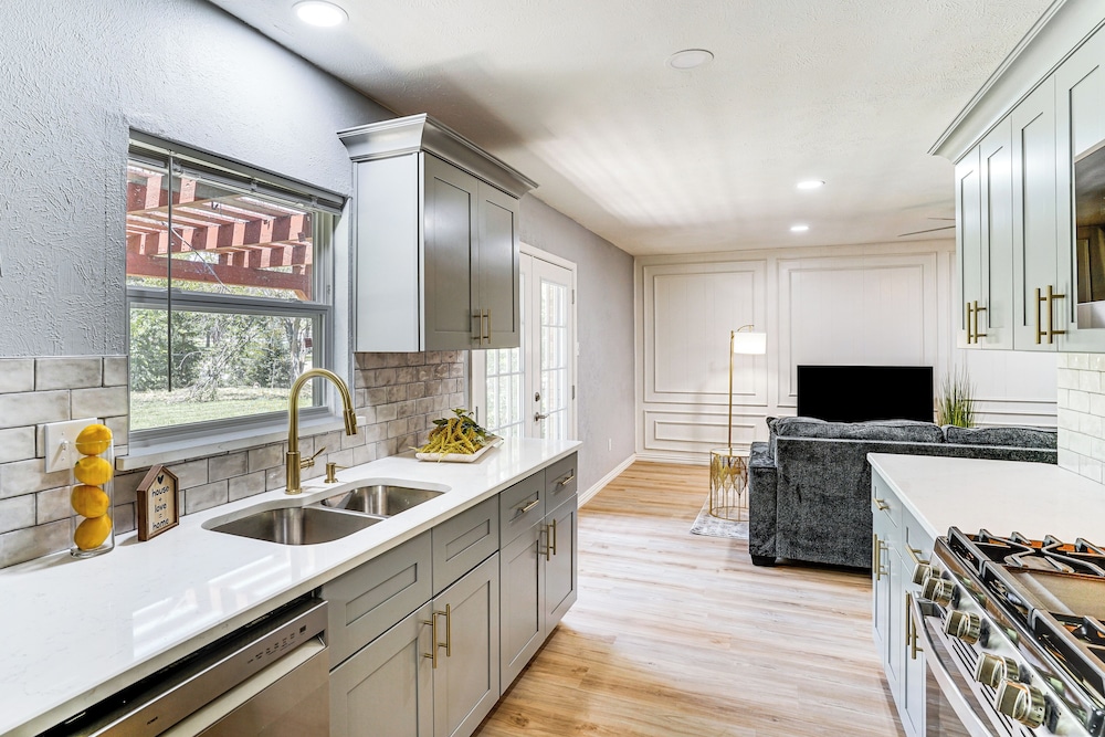 Family Home in Ft Worth Suburbs Near Benbrook Lake