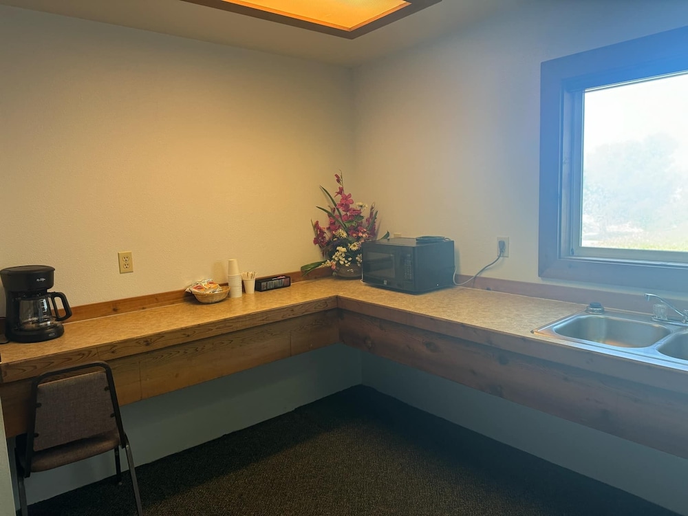 Sunset Oceanfront Lodging