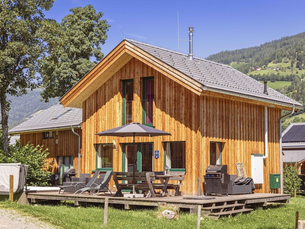 Lush Chalet With hot tub