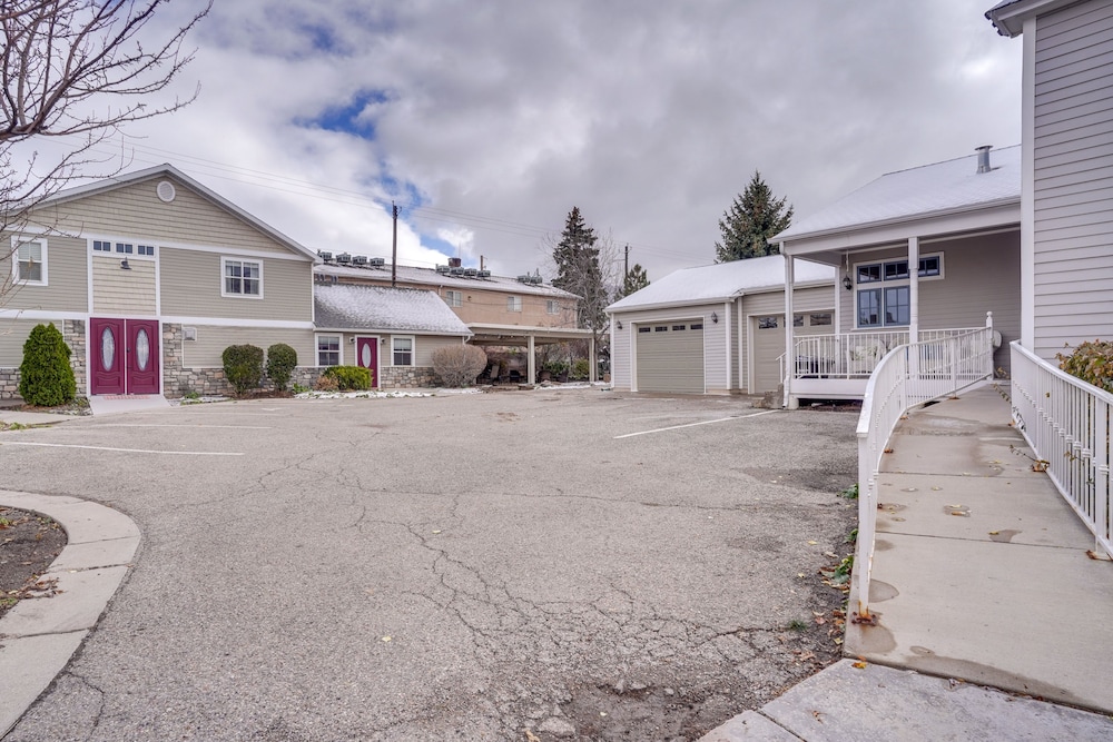 Studio w/ Fireplace: Walk to Downtown Cedar City!