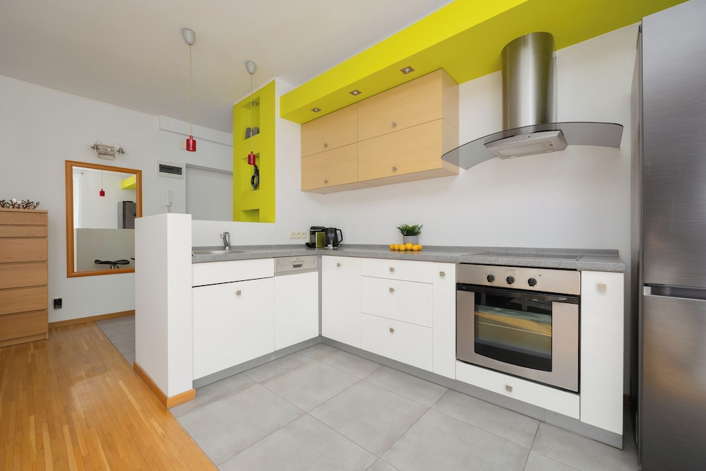 Sunny Heart of Warsaw by Renters