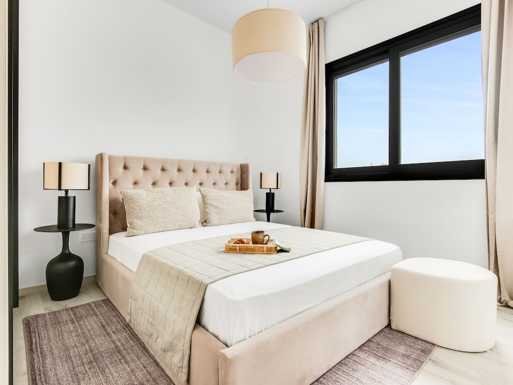 Sanders Premier - Cozy 2 bdr apt With Balcony