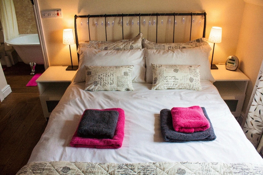 Pet Friendly - Country Cottage - 2 Guests Retreat