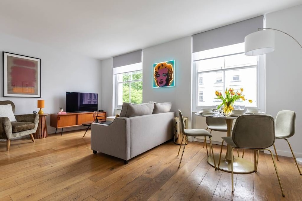 St Stephen's Gardens Viii by Onefinestay