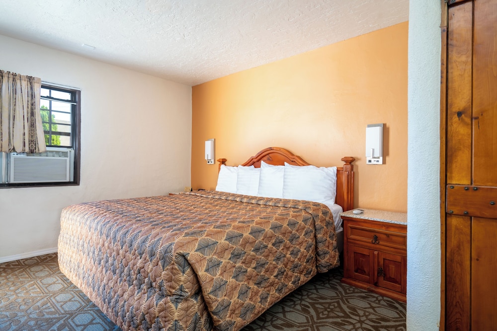 Santa Fe Vacations - King's Rest Court Inn - Property Image 88