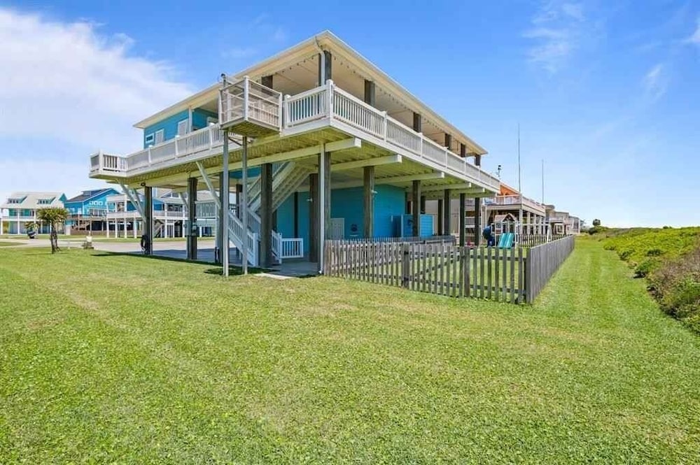 4 Biscayne 4 Bedroom Home by RedAwning view 2