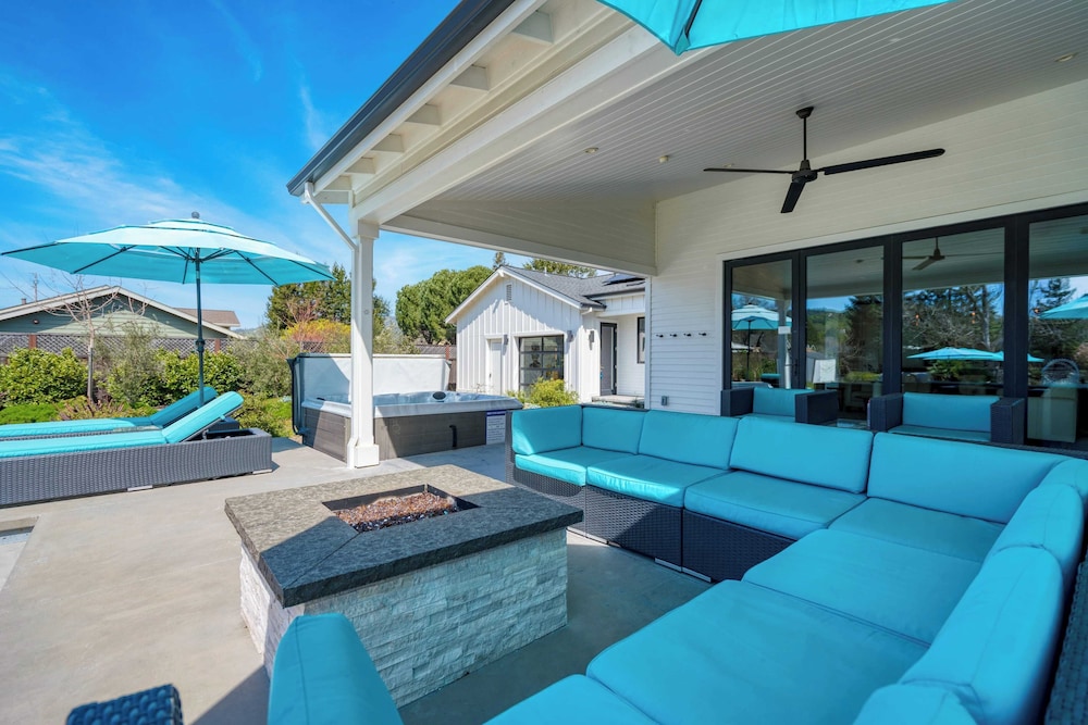 Luxe, Pool, Spa, Fire Pit, Game Room, Piano Sonoma Pool Retreat by Avantstay