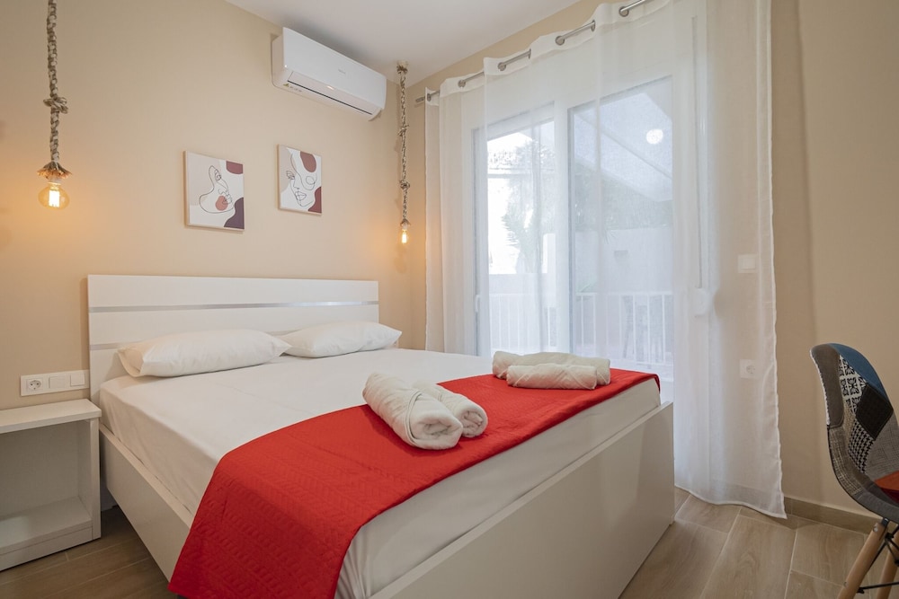 Sabbia Seafront Apartment 4 by Rentalspro