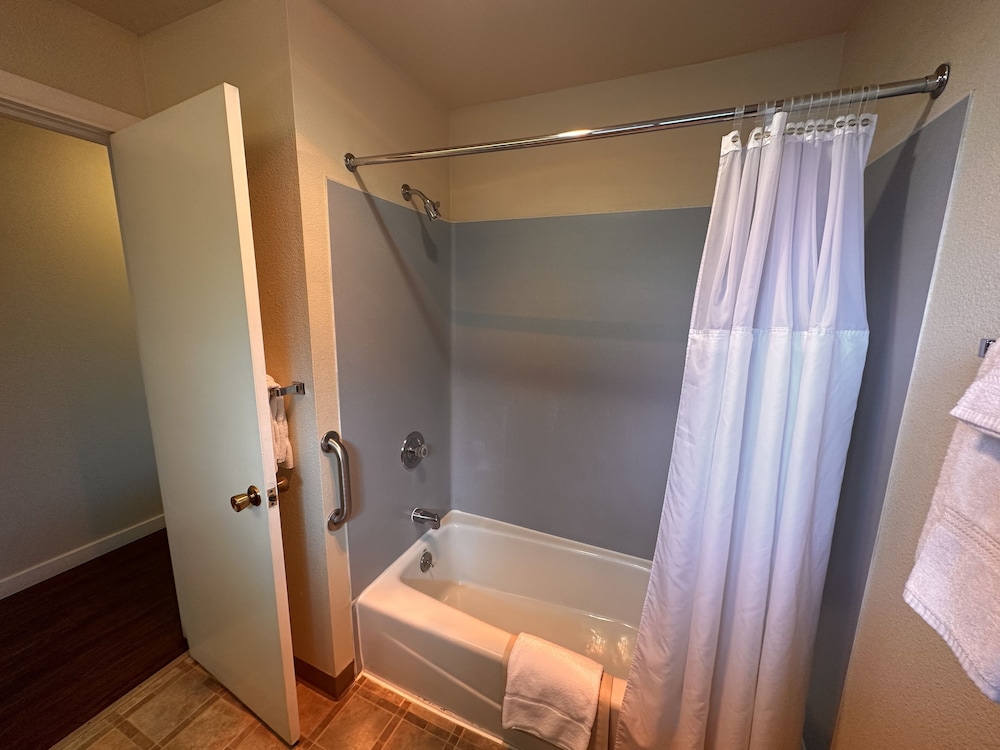 Astoria Crest Motel