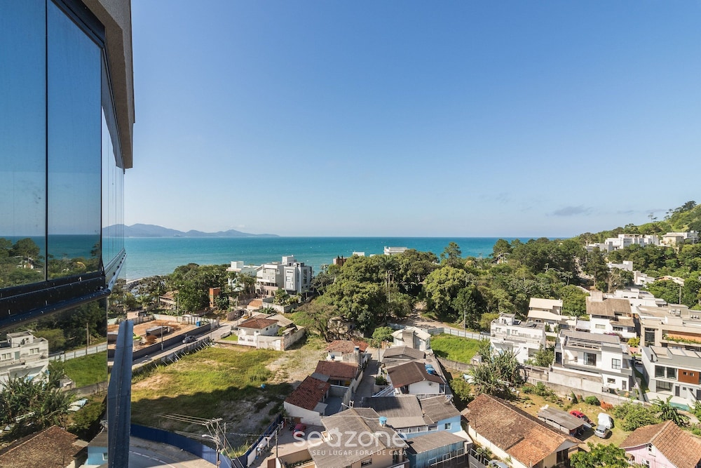 Fully Equipped Stays Just Steps From the sea in Pereque Mtrs