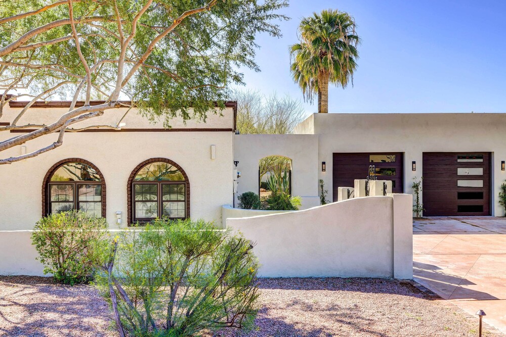 Paradise Valley Abode: Pool, Near Downtown Phoenix