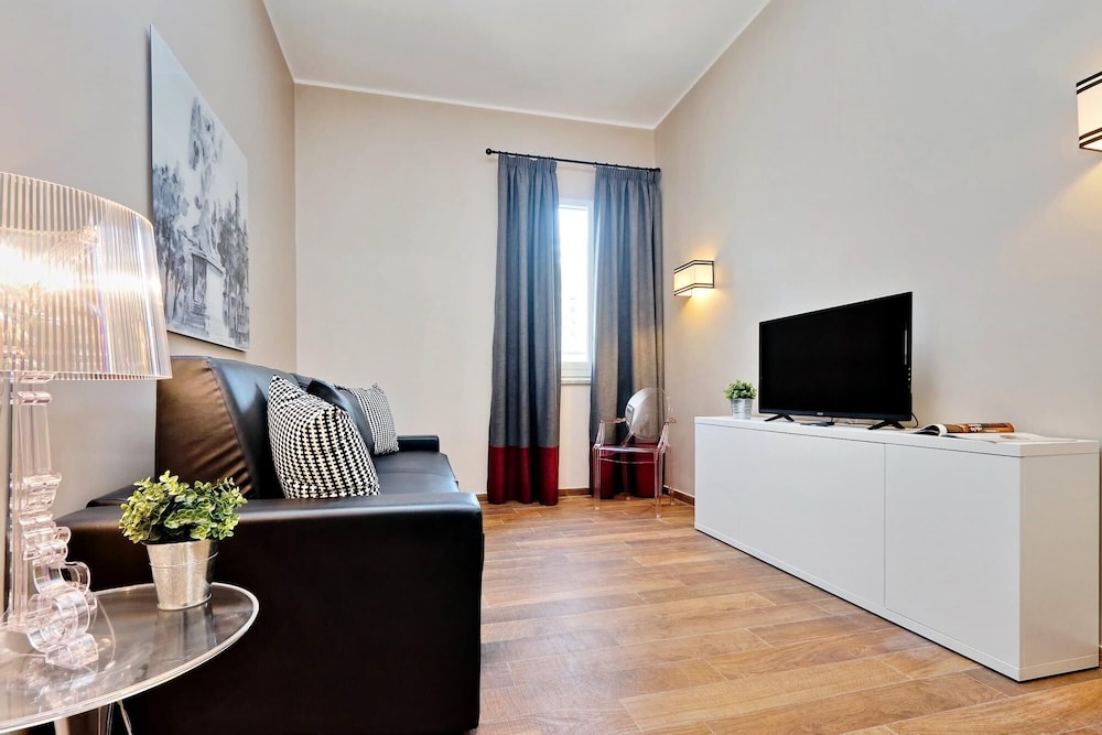 Rm-h501-pale6n5 Monti Apartments - M18