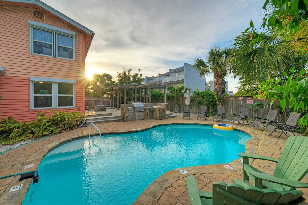 The Koi Marlin Port A Home w/ Pool, Pond, Grill & Near Beach + Marinas