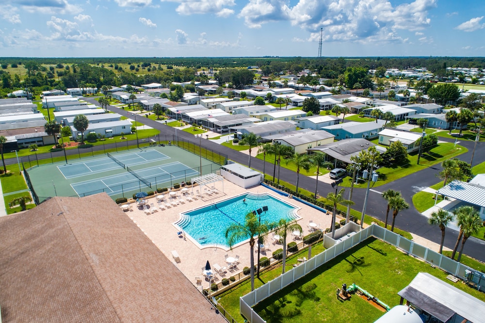 Sebring Vacations - Buttonwood Bay RV Resort - Property Image 15