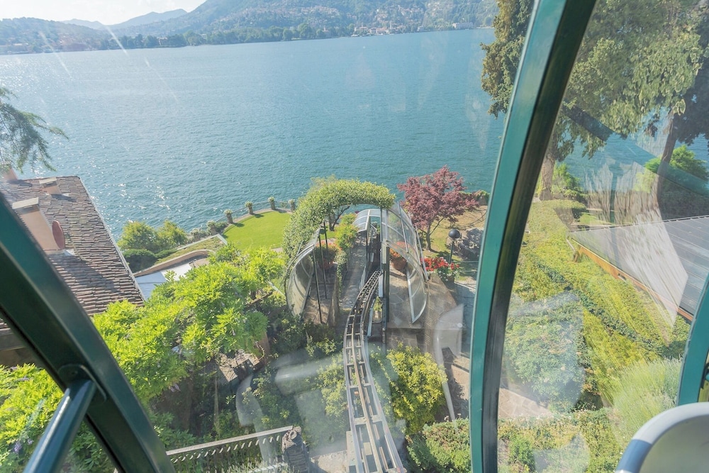 Front Lake Apartment With Private Funicular by Rent all Como