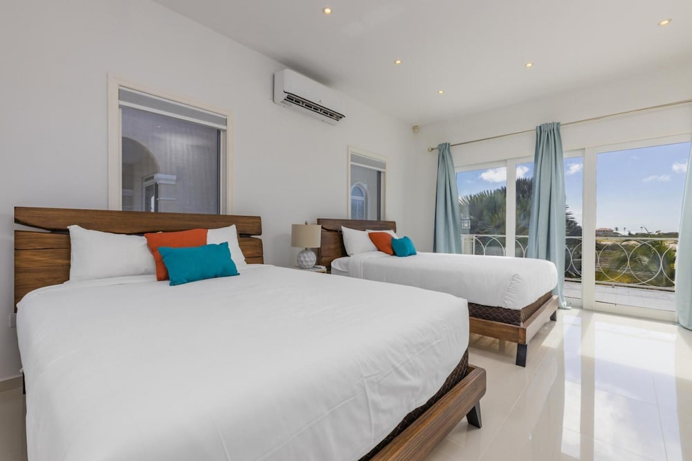 Brand NEW 4BR 5BA Villa w Privatepool Seaviews