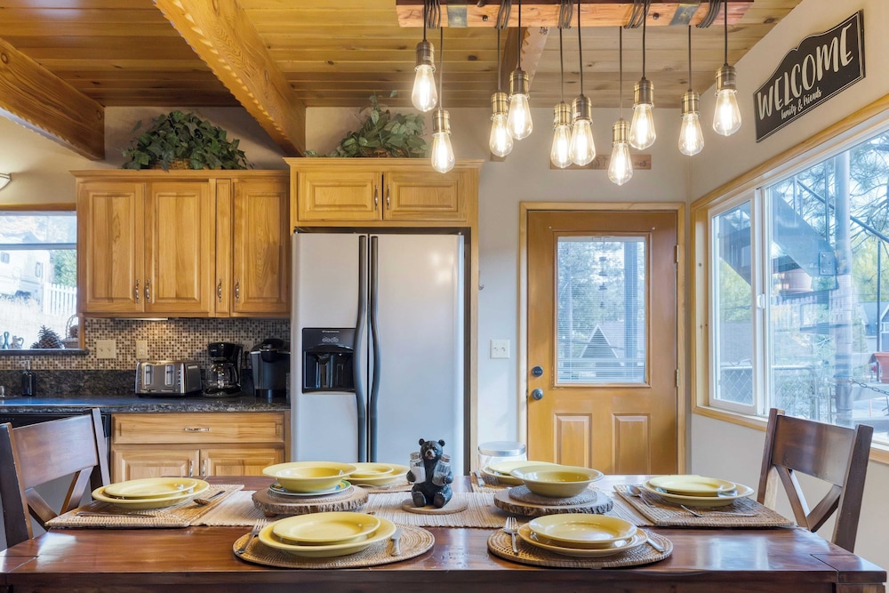 Lakeside in Bearadise by Avantstay Gorgeous Mountain Cabin in Boulder Bay!