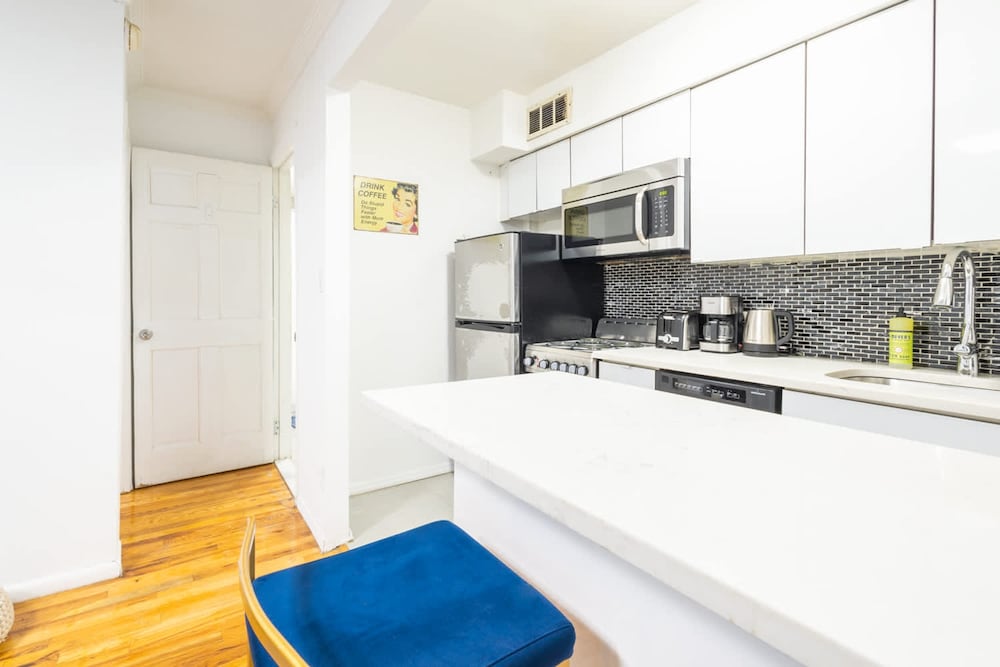 26-1c Gramercy Large 1BR WD