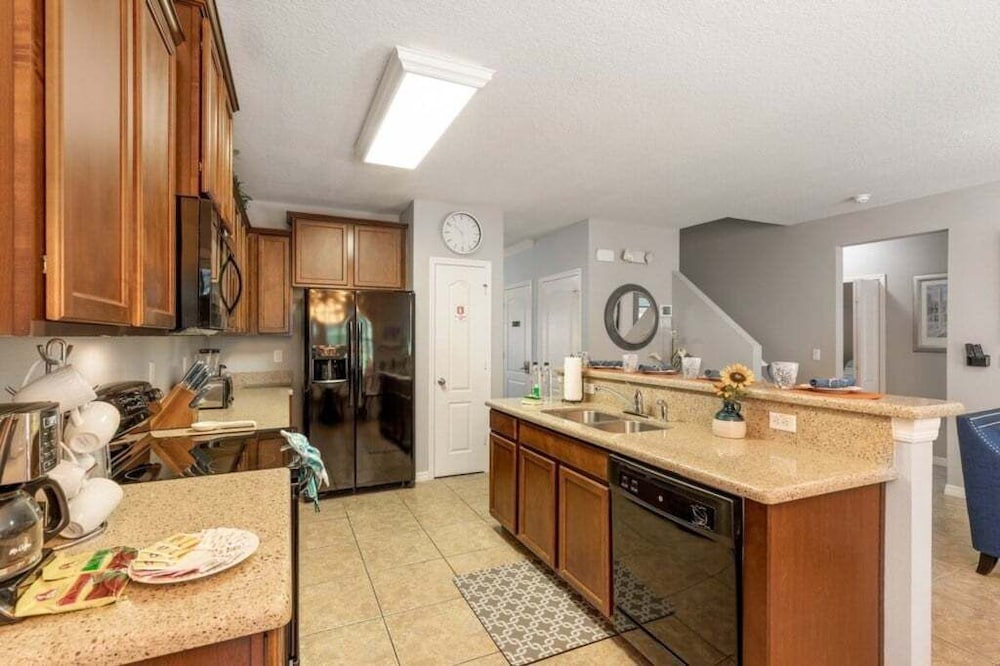 Luxury 4br Retreat W/ Pool, Game Room Near Disney 4 Bedroom Villa