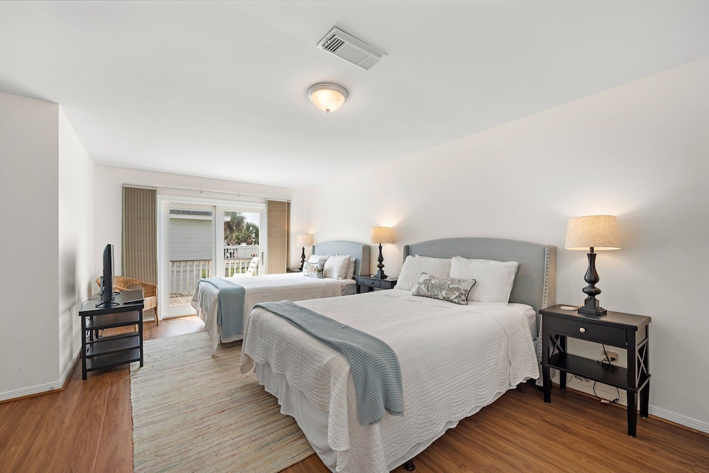 Crab Claw by Ryson Vacation Rentals